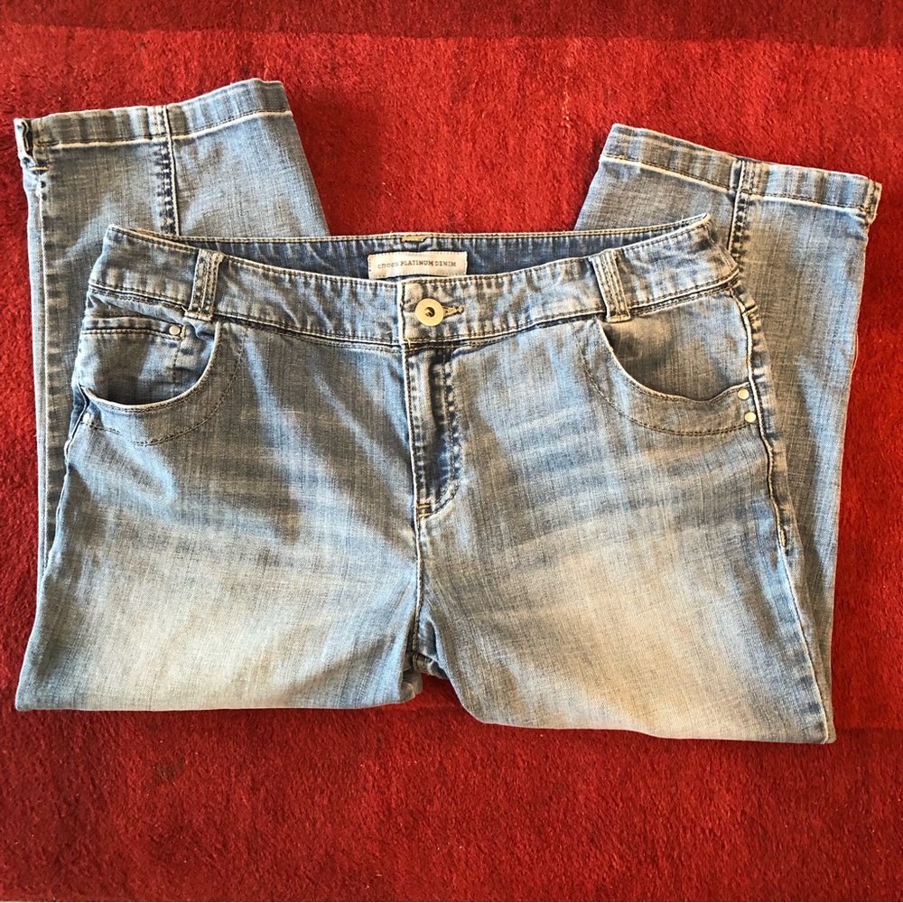 Chico’s denim crop jeans sz 2 (12-14)